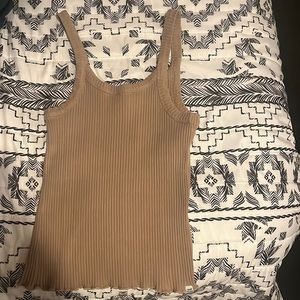 Super cute brown tank top from the Buckle. size large but fits like a small!